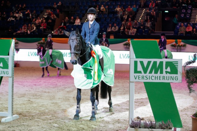 Die Vorjahressiegerin Elena Klagges mit Quantessa. © Frieler