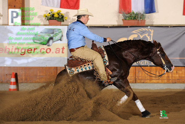 Der Schweizer Fabian Strebel mit Custom Del Cielo © Art & Light