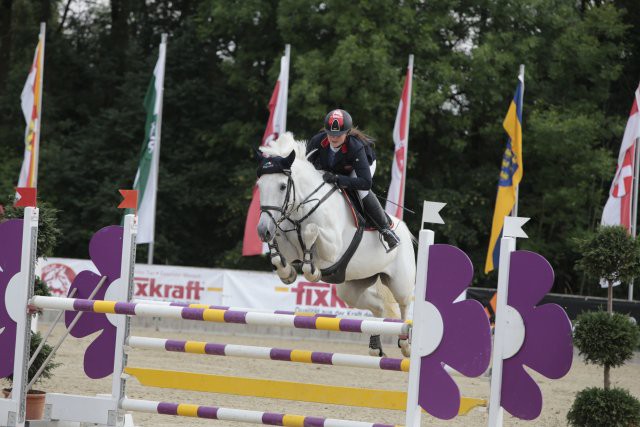 Haidn Bettina_Independence Girl_Bewerb 19_SchärdingerPferdesporttage2015_c_PeterBrunnmayr