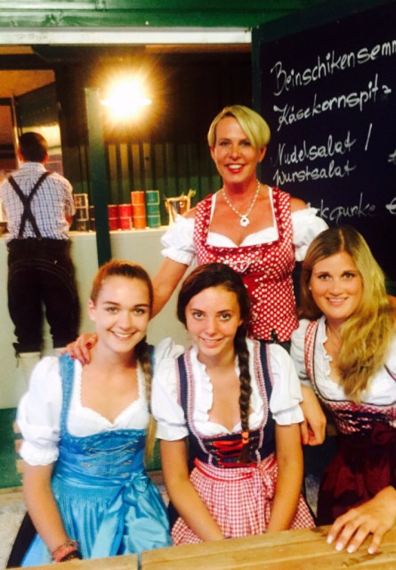 Fesche Madl'n beim Empfang in Kammern! © Team Transpofix