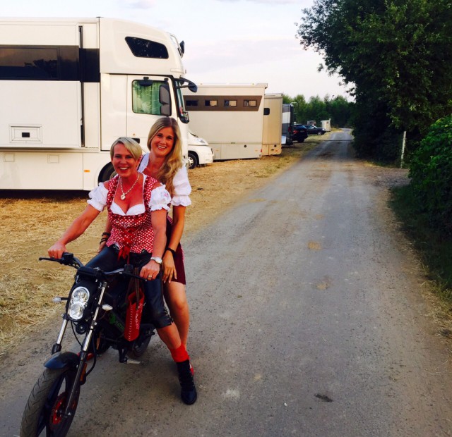 Nicht nur im Viereck, sondern auch am Motorrad macht Angela Hergeth eine gute Figur! © Team Transpofix