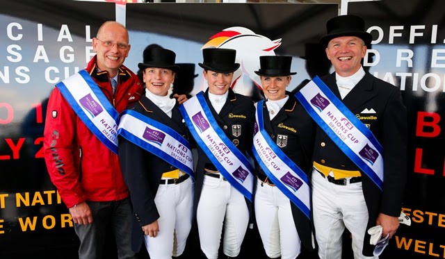 Das deutsche Team: v.l. Klaus Roeser, Isabell Werth, Kristina Bröring-Sprehe, Jessica von Bredow-Werndl und Hubertus Schmidt. © Thomas Hellmann