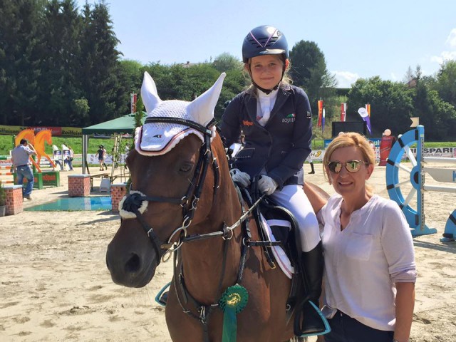 Jasmin Pirker und ihre Ponystute Noblesse Oblige waren in Farrach top unterwegs! © Privat