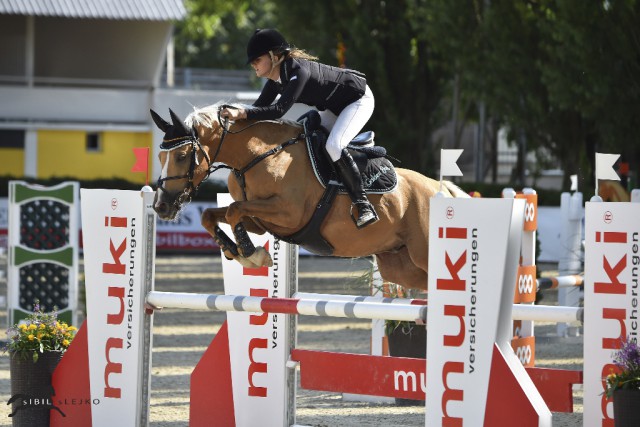 Jana Schöpf (NÖ) und Golden Joy H auf dem Weg zum Sieg © sIBIL sLEJKO