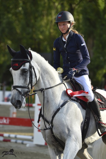 Marie Christine Sebesta führt auf Carrion De Los Condes die OMS Jugend II an © sIBIL sLEJKO