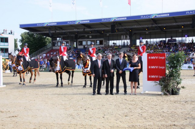 Die US-Amerikanische Equipe gewinnt den 100. Preis der Nationen von Deutschland in Mannheim. © Rainer Schmid