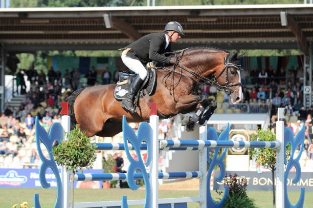 Internationaler Springsport erwartet die Zuschauer in Verden im Reiterstadion. Hier Thorsten Wittenberg mit Connaught, Sieger im Großen Preis 2013. © I. Grosse