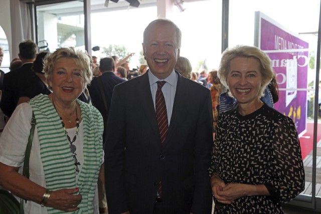 Ursula von der Leyen, Tom Buhrow and the actress Marie-Luise Marjan. © Aachen 2015/Strauch
