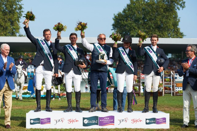 Die siegreichen Franzosen bei der Siegerehrung © Herve Bonnaud