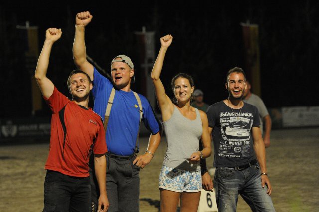 "Einer für Alle, Alle für Einen" war das Motto am Abend in Preding. © Horse Sports Foto