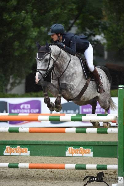 Rosa Schrot und Golddust holen sich den Titel bei den Junioren © sIBIL sLEJKO