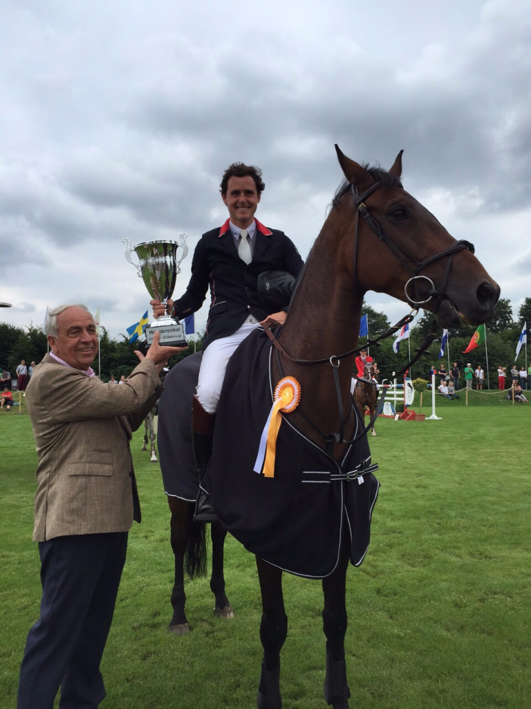 Sieger Erdbeercup 2015 Guillermo Gonzales-Alonso mit Quitana und Veranstalter Enno Glantz © Christian Schlicht