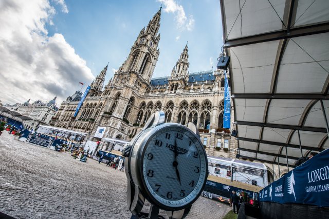 Das Vienna Masters trotz mit überdachten Tribühnen Wind und Wetter! © Helmut Harringer – www.speedlight.at