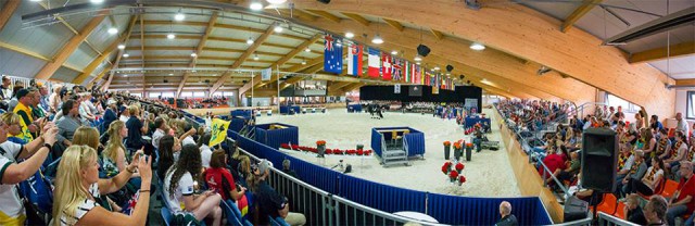 WMJuniorenVoltigierenErmelo_Arena_cfacebookFEIWorldVaultingChampionshipforJuniors2015