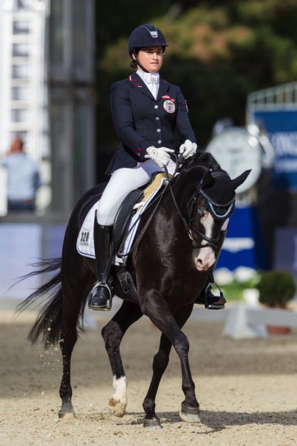 Nicola Louise Ahorner (AUT/W) und ihr Pony Nice Blue Eyes belegten in der Österreichischen Campagnereiter Pony-Trophy 2015 Rang fünf. © Michael Graf