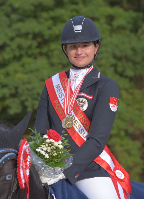 Österreichische Meisterin Dressur Pony Nicola Louise Ahorner (W). © www.fotoagentur-dill.de