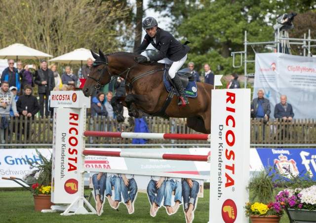 Hans Dieter Dreher und Colore auf dem Seg zum Sieg im Weltranglistenspringen. © www.sportfotos-lafrentz.de