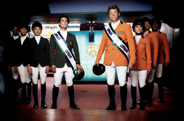 Jeroen Dubbeldam (NED) und Sergio Álvarez Moya (ESP) mit Teammitgliedern des Real Club De Polo de Barcelona: v.l. Victor Gonzalez, Sofía Zambrano und Virginia Graells sowie Carlota Vilarrubí, Blanca Gil und Yago Mercé rechts. © FEI/Dan Rowley