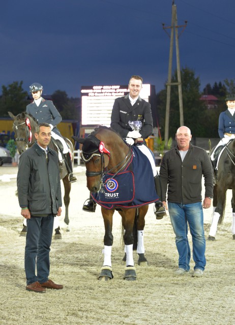 Durften bereits zum zweiten Mal die Siegerehrung anführen: Stephan Koeberle und Darjeeling. © Fotoagentur Dill