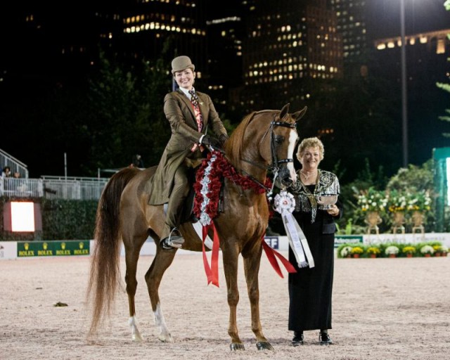 Sally Wheeler-Maier and Captain Courageous PA accept Silver Champion from Cynthia Richardson. © Emma Maxwell 