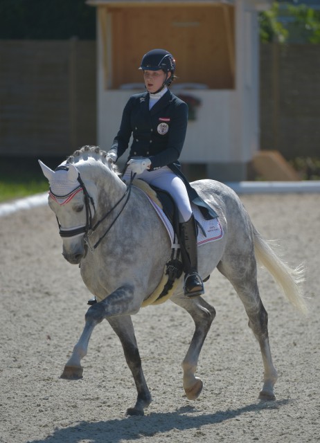 Dorian und Victoria Wurzinger (NÖ) liegen bei den Junioren in Führung vor Nicola Louise Ahroner (W) und Diamantenbörse OLD. © www.fotoagentur-dill.de
