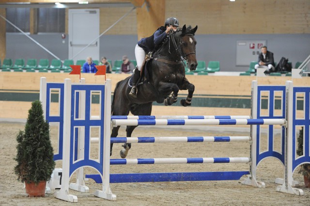 R34-Teamreiterin Katharina Biber (NÖ) stand mit Arpeggio`s Son auf Platz eins in der Klasse LM (1,30 m). © horsesportsphoto.eu