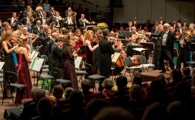 Cellagon Eröffnungskonzert der Baltic Horse Show: Philharmoniker, Dirigent Georg Fritzsch und die Solisten begeisterten im Kieler Schloss. © Stefan Lafrentz