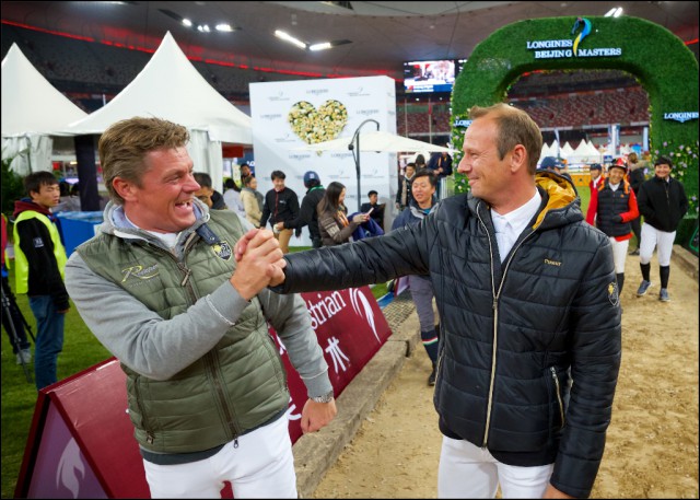 Jeroen Dubbeldam und Marco Kutscher haben Spaß © Longines Equestrian Beijing Masters/Arnd Bronkhorst