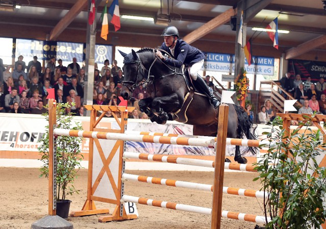 Gewannen den Großen quick-mix Preis von Rulle und wurden stürmisch gefeiert - Patrick Stühlmeyer und Canturado. © Foto-Rüchel
