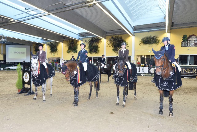 Westfalens Juniorinnen sicherten den Teamerfolg im Mannschaftsspringen der Warsteiner Champions Trophy. © Karl-Heinz Frieler