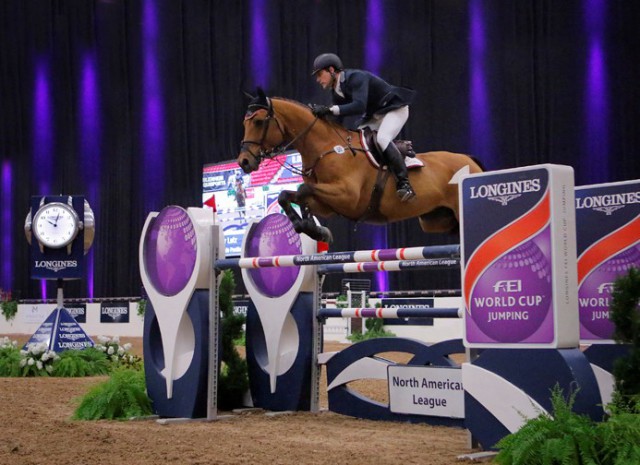 Peter Lutz (USA) und Robin de Ponthual auf dem Weg zum Sieg im $100,000 Longines FEI World Cup™ Jumping North American League in Las Vegas (USA). © FEI/Amy McCool