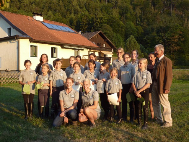 Zufriedene Gesichter nach den erfolgreichen Prüfungstagen am Moarbachhof. © Privat