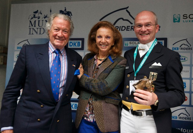 Toni und Marina Meggle mit dem Sieger der "Meggle Champion of Honour" Hubertus Schmidt © Thomas Hellmann