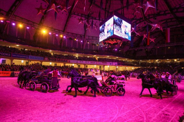 Rasante Bilder lieferte Publikumssieger Nibelungen Quadrille Odenwald in der Festhalle. © Stefan Lafrentz