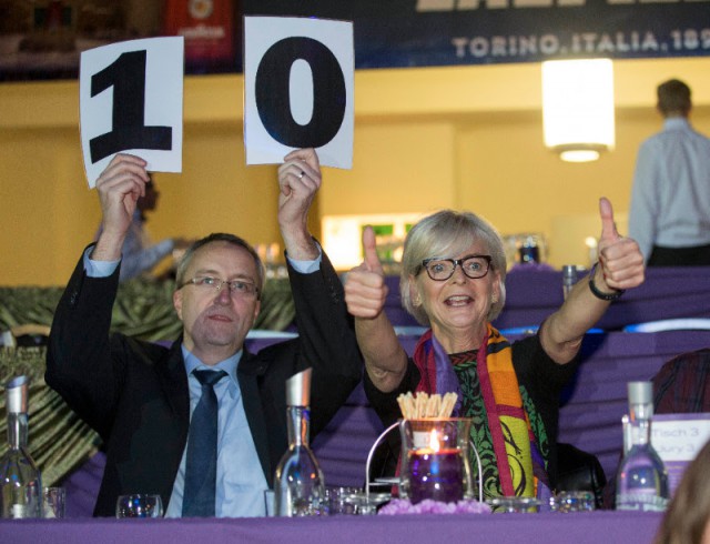 Zückten die Top-Note 10 - die Jurymitglieder Jens Uwe Münker (Hessisches Innenministerium) und Veranstalterin Ann Kathrin Linsenhoff. © Stefan Lafrentz