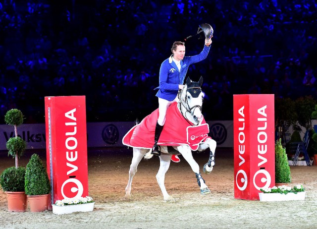 Fröhlicher Sieger in Braunschweig - Christian Ahlmann und Colorit gewannen das VEOLIA Championat. © Fotodesign-Feldhaus