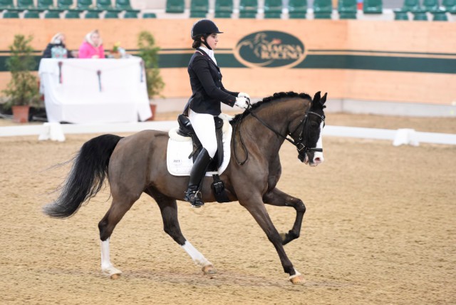 Nicole Louise Ahorner (B) machte ihrem Trainer Peter Gmoser mit drei Siegen in Folge alle Ehre. © horsesportsphoto.eu