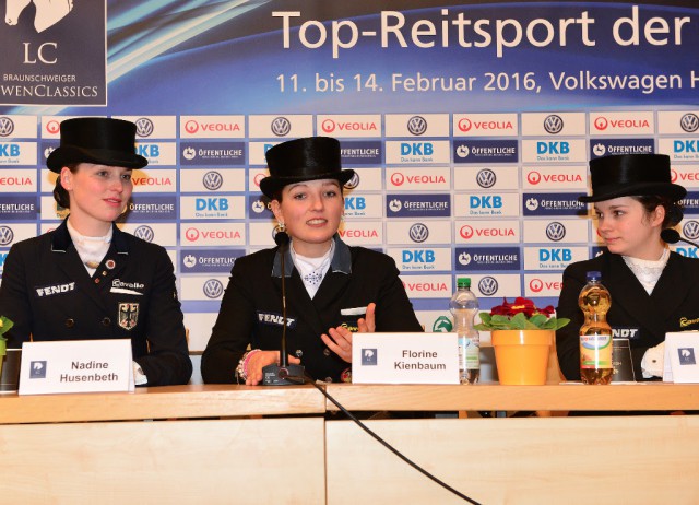 Das siegreiche deutsche Team im CDIO U25: v.l. Nadine Husenbeth, Florine Kienbaum und Franziska Stieglmaier.© Foto: Mark Große-Feldhaus
