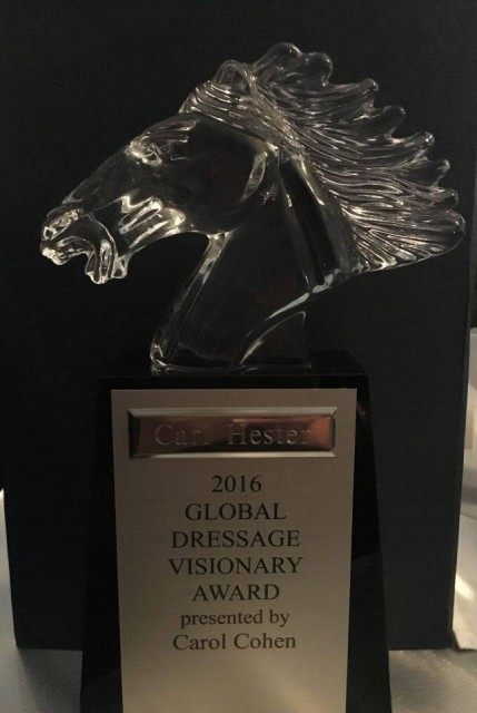 Herzlichen Glückwunsch! Auch für Olympiasieger Carl Hester ist der Global Dressage Visionary Award etwas ganz besonderes. © Carl Hester Facebook