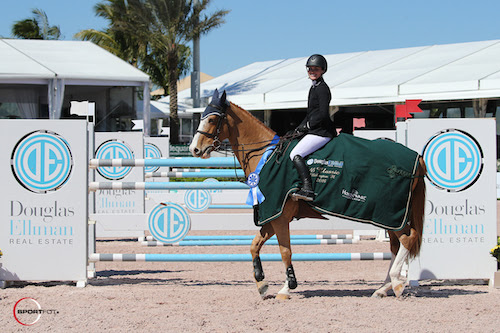 Vanessa Mannix and Dooley's Deluxe in their winning presentation. © Sportfot