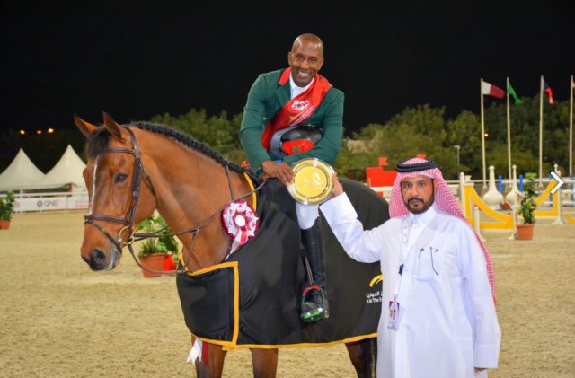 Glückwünsche für Abdelkebir Ouaddar (MAR) und Quickly de Kreisker. © Qatar Equestrian Federation