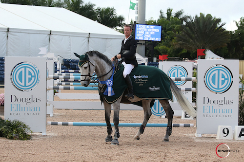 Richie Moloney in his winning presentation with a stand-in mount. © Sportfot