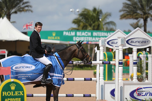 Shane Sweetnam and Buckle Up in their winning presentation. © Sportfot
