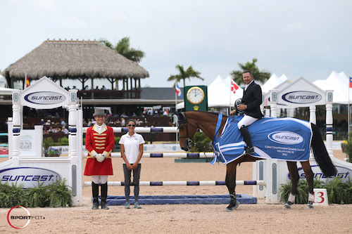 Eric Lamaze and Rosana du Park in their winning presentation with ringmaster Christian Craig and Lauren Tisbo of Suncast®. © Sportfot