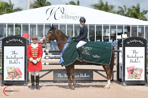 Reed Kessler and Cylana in their winning presentation with ringmaster Christian Craig. © Sportfot