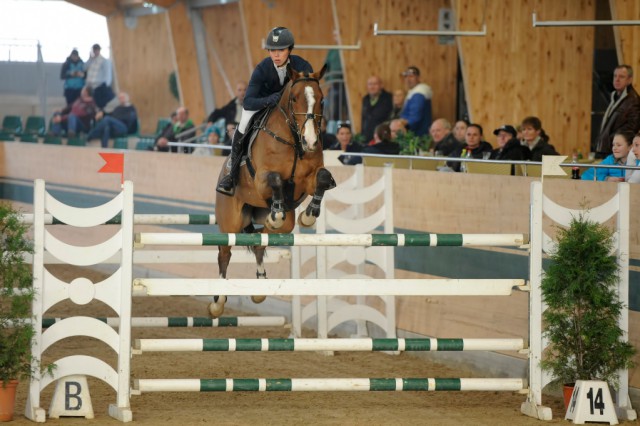 So sehen Racino Grand Prix Sieger aus: Valerie Wick (NÖ) vom Equo Reitsportzentrum in Maria Ponsee und Gijon Van den Hunsberg. © www.horsesportsphoto.eu 