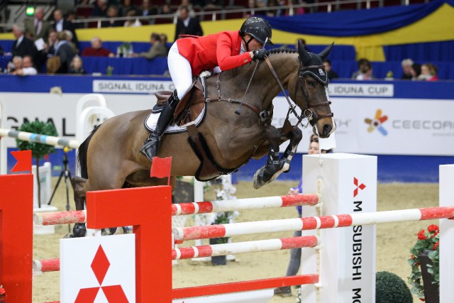Sea Coast Pebbles Z und Gudrun Patteet (BEL) beim Sprung zum Sieg. © ll-foto.de