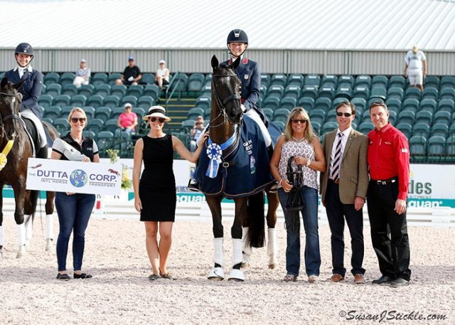 Katherine Bateson-Chandler and Alcazar in their presentation ceremony with representatives of The Dutta Corporation, judge Clive Halsall (GBR), Allyn Mann of Adequan®, and Cora Causemann of AGDF.
