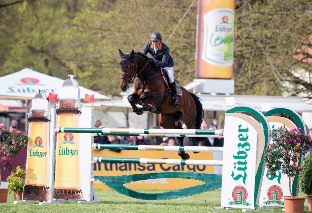 Daisuke Fukushima und Messenger gewannen das Championat von Lübzer beim Pferdefestival Redefin. © Stefan Lafrentz
