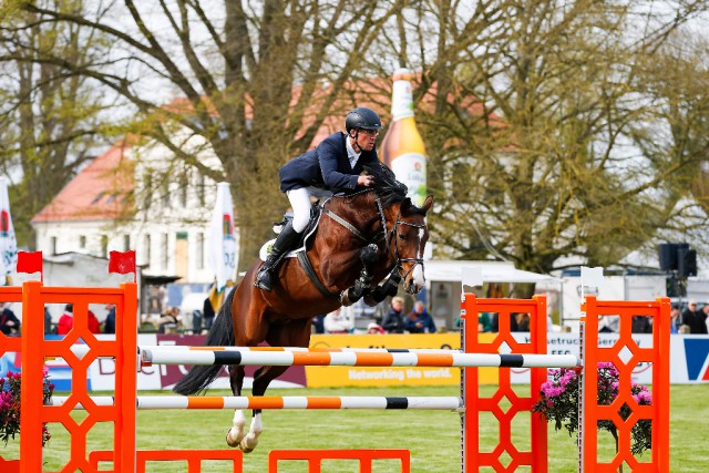 Michael Kölz und FST Dipylon gewannen beim Pferdefestival Redefin die erste Prüfung der Großen Tour. © Thomas Hellmann